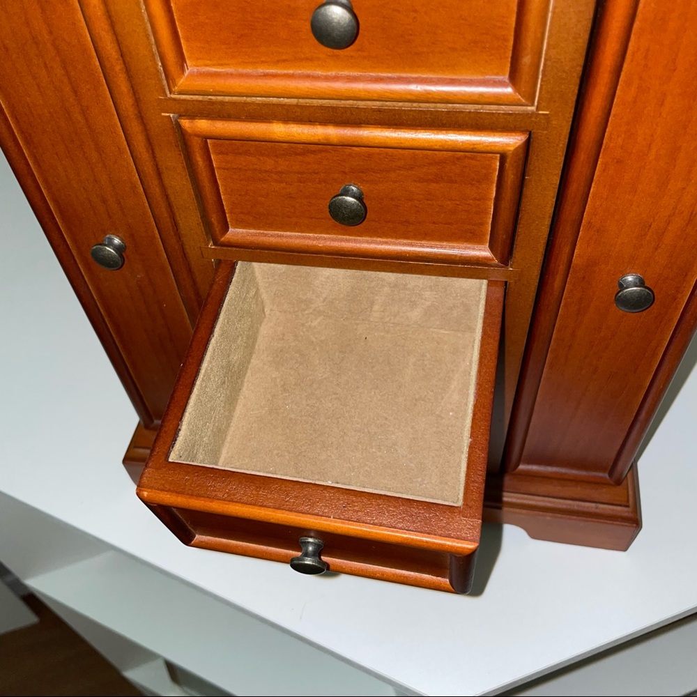 Jewelry Box/Storage - Picture 5 of 7